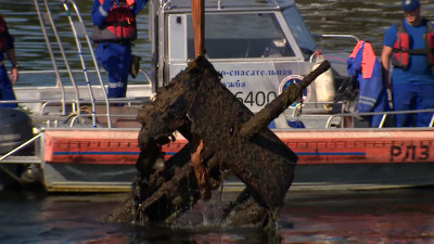 Со дна Невы подняли противотанковую пушку, которая участвовала в обороне Ленинграда