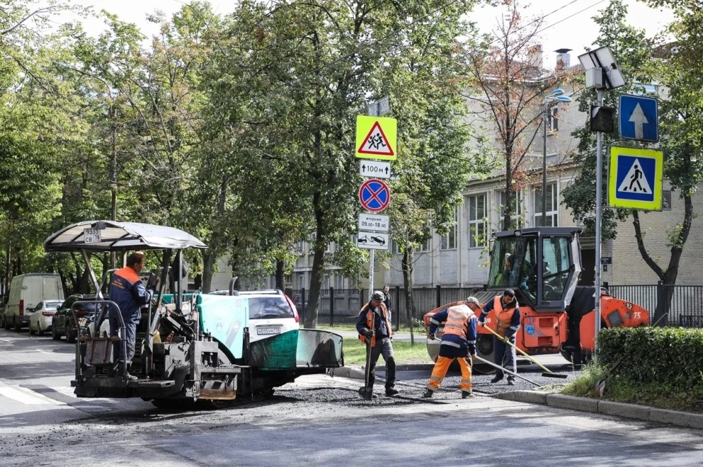 Петербургские дорожники и садовники неделю готовились к Дню знаний - tvspb.ru