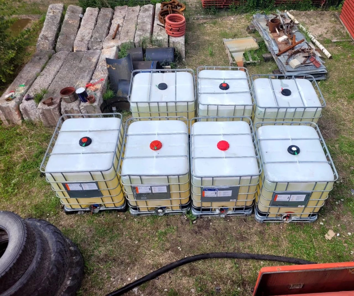 На территории морского порта Усть-Луга двое водителей незаконно перелили более 6,5 тыс. литров дизельного топлива - tvspb.ru