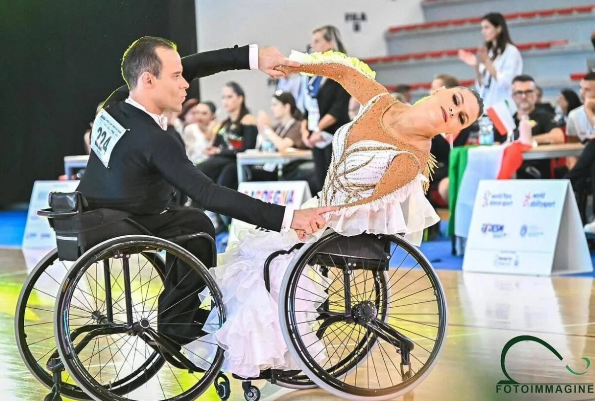 Петербургские танцоры на колясках завоевали два «золота» на Кубке мира в Италии - tvspb.ru