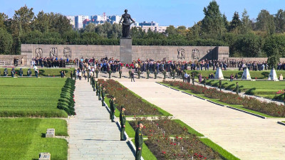 На Пискаревском кладбище завершилась торжественно-траурная церемония