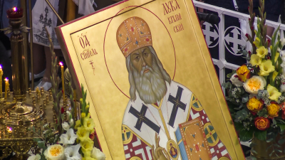 В Петербург доставили мощи святителя Луки Крымского