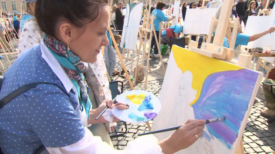 На Дворцовой площади рисовали «Небесных защитников»