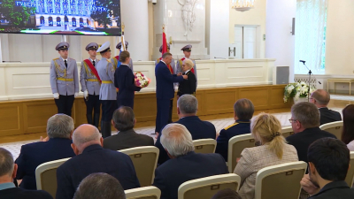 Александр Беглов вручил награды выдающимся петербуржцам