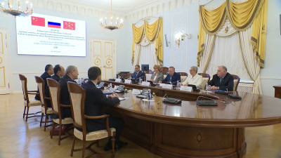 Александр Беглов встретился с главой Росархива и начальником архивной службы Китая