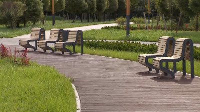 Евгений Разумишкин проверил ход работ в двух скверах Фрунзенского района — Купчинском и Федоровском