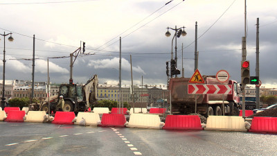 Движение по Университетской набережной закроют почти на два месяца из-за прокладки водопровода