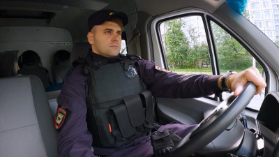 «Сохранять спокойствие в любых ситуациях»: как работает патрульно-постовая служба полиции в Петербурге