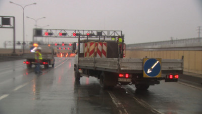 В районе Кронштадта столкнулись два автомобиля — на 129-м км КАД движение затруднено