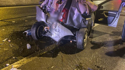 На трассе М-10 под Петербургом грузовик врезался в «Ладу»: водитель — в крайне тяжелом состоянии