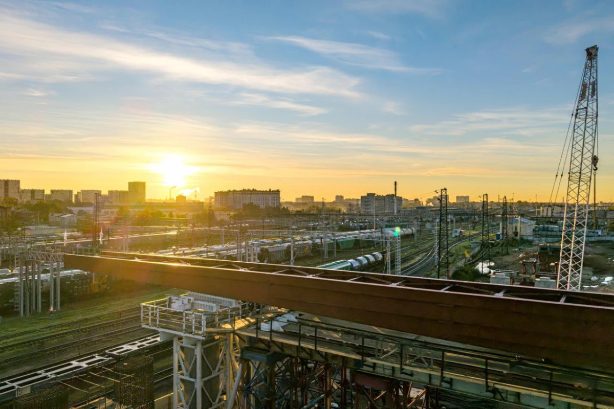 Александр Беглов: Начата надвижка пролетного строения нового Цимбалинского путепровода – он будет пропускать вдвое больше автомобилей, обеспечив прохождение поездов ВСМ - tvspb.ru