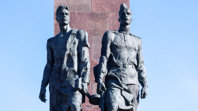 Александр Беглов: Петербург увековечивает память героев Великой Отечественной войны и СВО