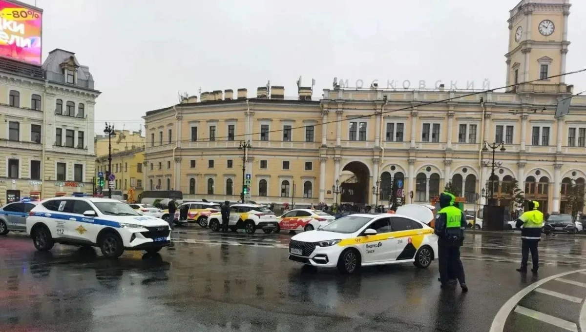 Более 30 таксистов работали без разрешений: в Петербурге прошел масштабный рейд - tvspb.ru