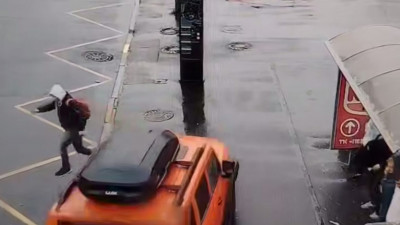 В результате ДТП на углу Яхтенной и Савушкина пострадали два пешехода