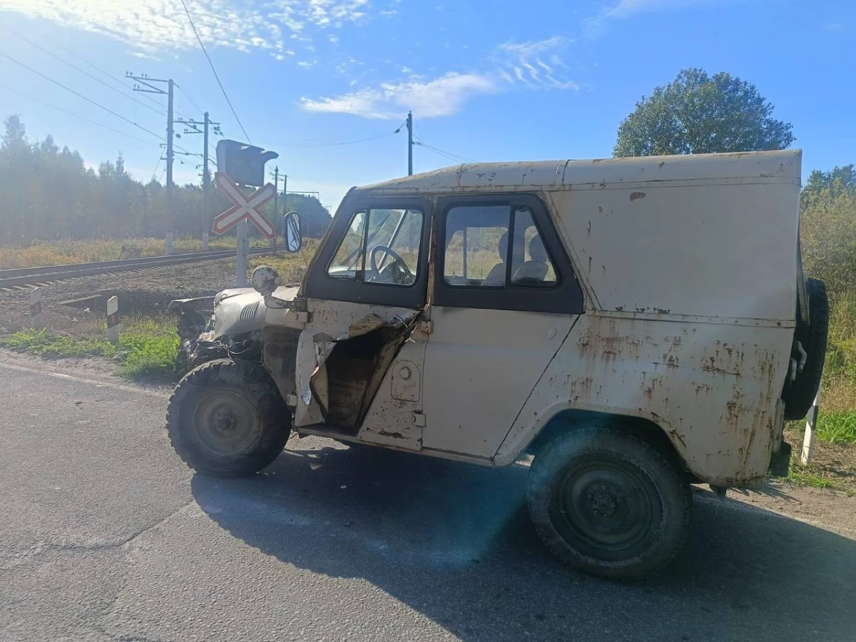 Поезд Кузнечное – Петербург сбил автомобиль на ж/д переезде в Ленобласти - tvspb.ru