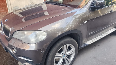 «Процесс», вышедший из под контроля: в Петербурге мужчина повредил чужой автомобиль из-за разногласий в суде