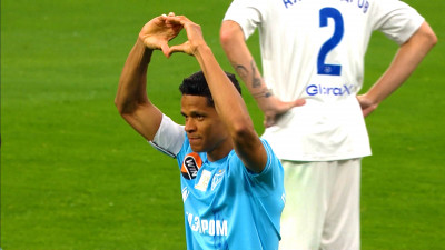 Дуглас Сантос сменил спортивное гражданство