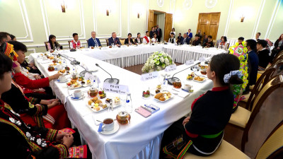 В День независимости Вьетнама Александр Беглов встретился со школьниками из этой страны, приехавшими в Петербург по линии международных обменов