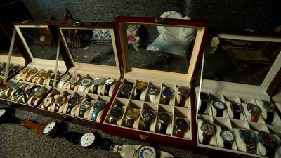 Житель Петергофа собрал самую большую коллекцию часов в России