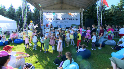 В парке 300-летия Петербурга прошел первый день самого Большого семейного фестиваля