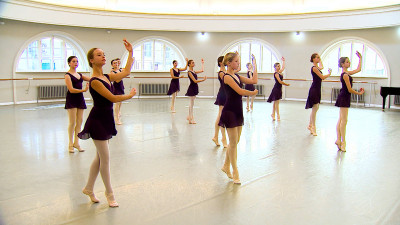 В Петербург приехали воспитанницы балетной школы из Мариуполя