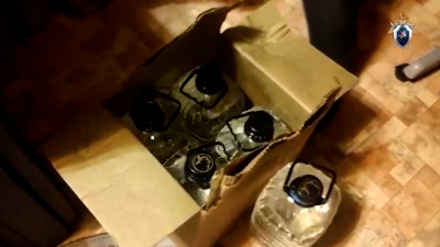 Более 1300 литров смертельно опасного алкоголя изъяли во время обыска на заводе в Ленобласти