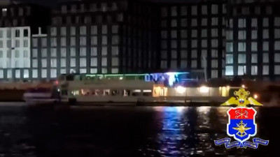 Лишил покоя всех, кто был на берегу: капитану петербургского теплохода грозит штраф за громкую музыку