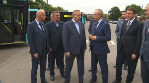 Губернатор Александр Беглов осмотрел новые автобусы большого класса для Санкт-Петербурга