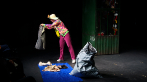 Гастроли. Спектакль «Барахло». Карнавал на блошином рынке театра «Практика» на Новой сцене Александринского театра