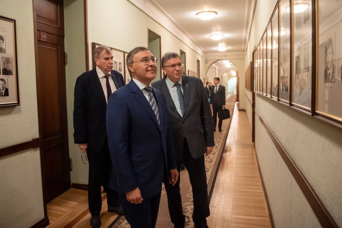 Валерий Фальков посетил Физико-технический институт им. А.Ф. Иоффе в Петербурге - tvspb.ru