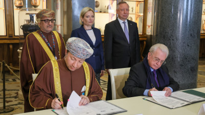 Александр Беглов и Ольга Любимова  приняли участие в церемонии подписания соглашения о создании центра спутника «Эрмитаж – Султанат Оман»