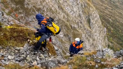 МЧС спасло туриста, сорвавшегося с горы Фишт