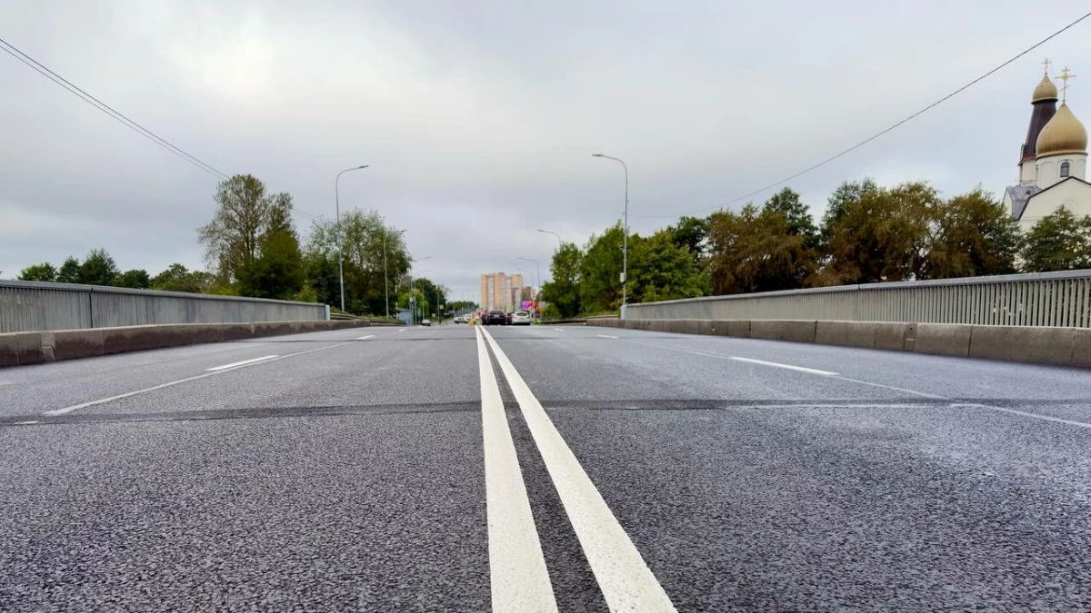 На Офицерском мосту в Сестрорецке уложили новый асфальт - tvspb.ru