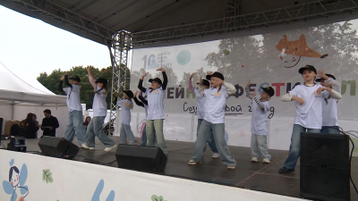 Как проходит Большой семейный фестиваль в саду Театра Юных зрителей