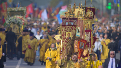 В Петербурге состоялся крестный ход в честь перенесения мощей Александра Невского