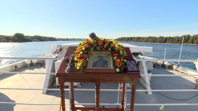 Водный крестный ход: верующие доставили икону Александра Невского из крепости Орешек к месту легендарной Невской битвы