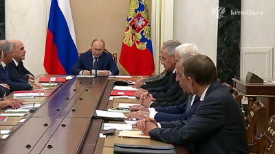 ДСНВ, гонка вооружений и отношения с Западом: какие заявления сделал Владимир Путин на совещании с Совбезом