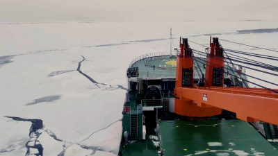 «Академик Трешников» доставил грузы для экспедиции «Северный полюс-42»