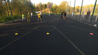 Русские традиции с мячом и битой: как в петербургских дворах возрождают игру в лапту