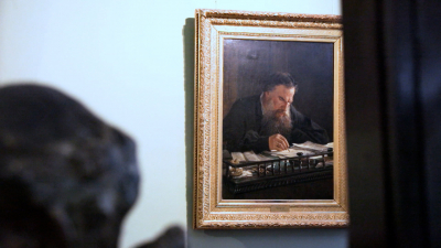 В Индонезии установили бюст Льва Толстого