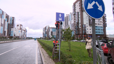 Комендантский проспект поедет быстрее: там появились выделенные полосы для общественного транспорта