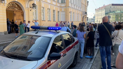 Эрмитаж и ещё три музея Петербурга эвакуированы из-за угрозы