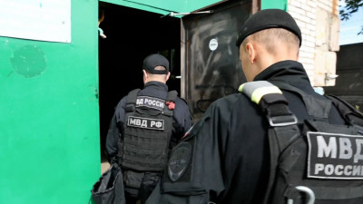 1,2 тыс. гаражей, 300 автомобилей и 212 иностранных граждан: как прошел миграционный рейд в Киришах