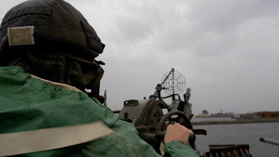 На военно-морской базе в Кронштадте прошли совместные учения флота и авиации