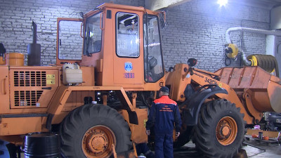 Проверка техники и расширение штата: как дорожные предприятия Петербурга готовятся к зиме