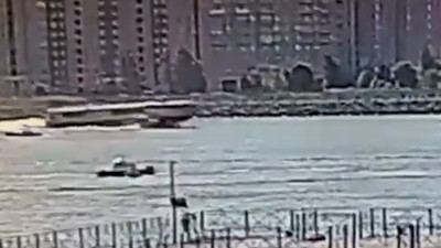 В Малой Неве столкнулись пассажирский теплоход и катер