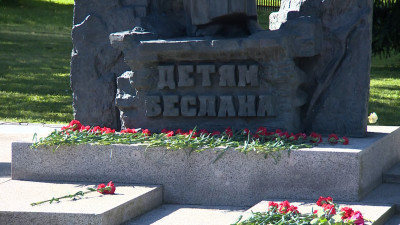 В Малоохтинском парке почтили память жертв теракта в Беслане