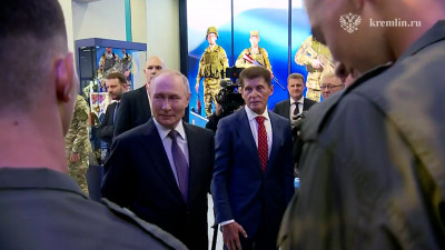 Владимир Путин встретился с курсантами Центра «Воин» во Владивостоке