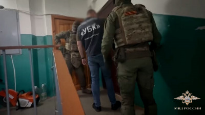 Более 50 преступлений и 9 тыс. звонков в сутки: петербургская полиция задержала двоих подозреваемых в пособничестве украинским IT-мошенникам