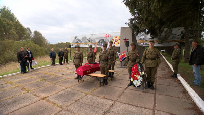 В парке «Невский порог» захоронили останки 12 защитников Ленинграда